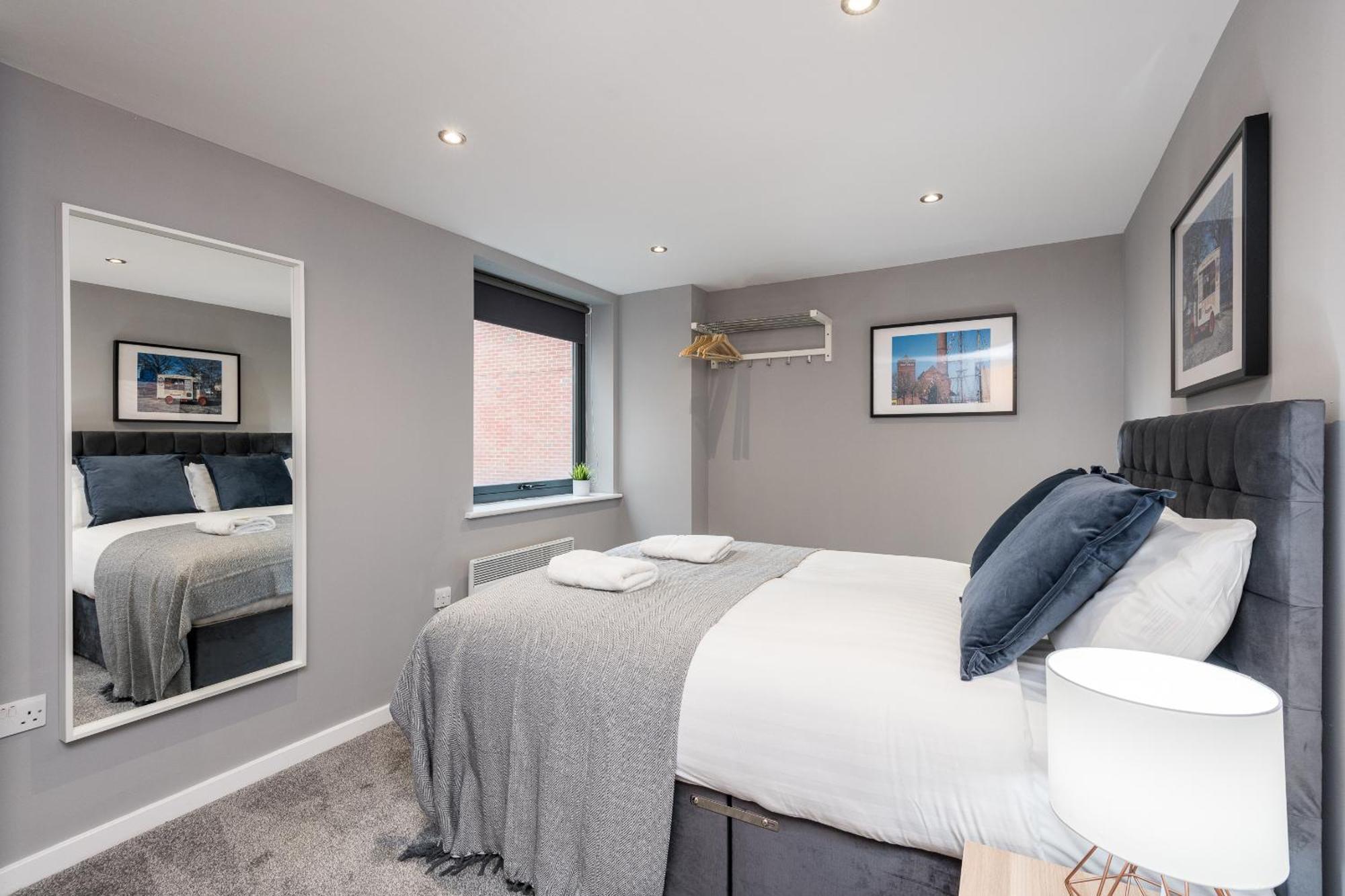 Host Apartments - Contemporary 3 Bed Apt With Balcony - Perfect For Long Stays Liverpool Exterior photo